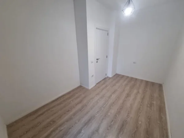 Tirane, jepet me qera apartament 2+1 Kati 7, 85 m² 650 € (rruga ndre mjeda)
