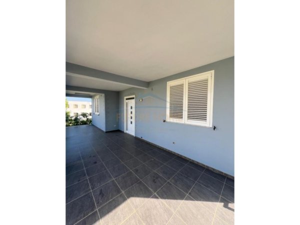Durres, shitet Vile 2+1+Ballkon Kati 2, 476 m² 200.000 € 