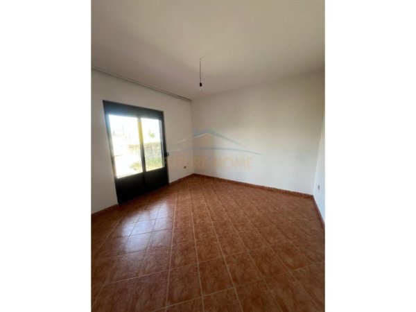 Durres, shitet Vile 2+1+Ballkon Kati 2, 476 m² 200.000 € 