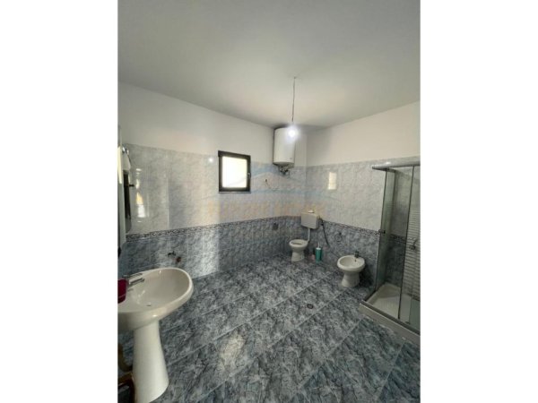 Durres, shitet Vile 2+1+Ballkon Kati 2, 476 m² 200.000 € 