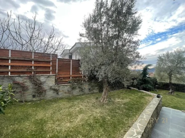 Tirane, shes Vile 3 Katshe Kati 3, 561 m² 1.100.000 € (Long Hill)