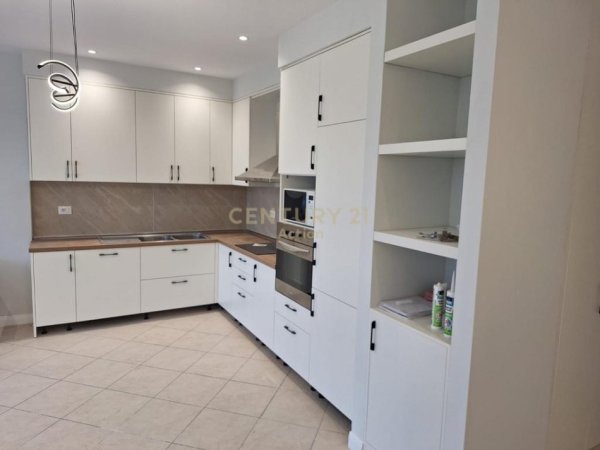 Tirane, jepet me qera apartament 2+1+Aneks+Ballkon Kati 4, 80 m² 800 € (Kopshti Botanik)