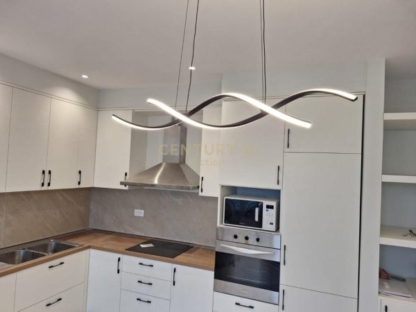 Tirane, jepet me qera apartament 2+1+Aneks+Ballkon Kati 4, 80 m² 800 € (Kopshti Botanik)