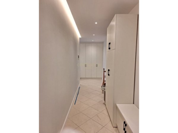 Tirane, jepet me qera apartament 2+1+Aneks+Ballkon Kati 4, 80 m² 800 € (Kopshti Botanik)