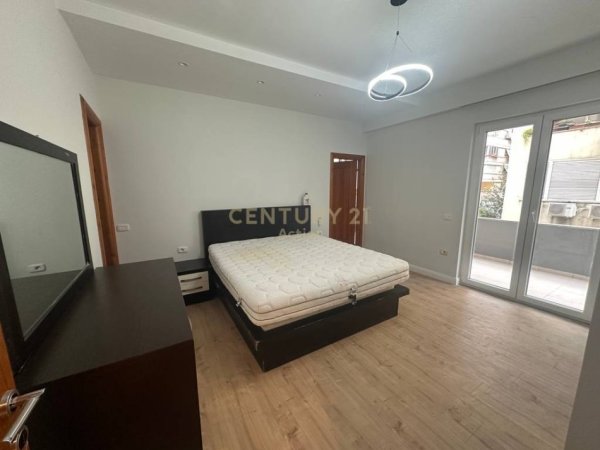 Tirane, jepet me qera apartament 2+1+Aneks+Ballkon Kati 4, 80 m² 800 € (Kopshti Botanik)