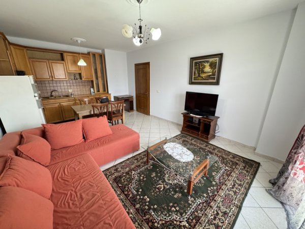 Tirane, jepet me qera apartament 1+1 Kati 10, 80 m² 450 € (Rruga kavajes)