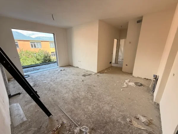 Tirane, shitet apartament 2+1 Kati 3, 93 m² 150.000 € (rruga 5 maji)