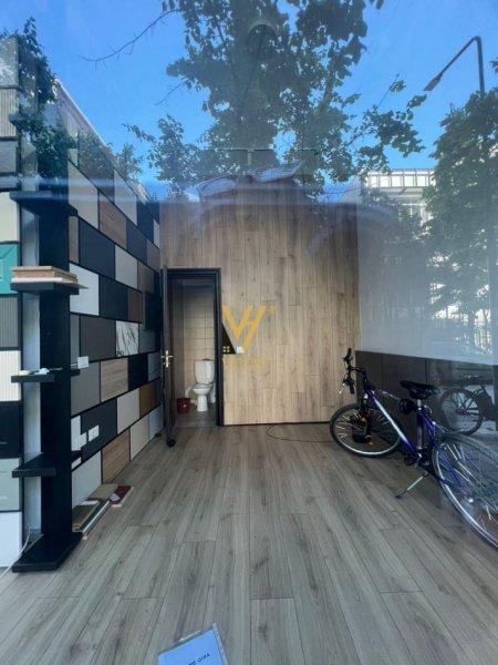 Tirane, jepet me qera dyqan Kati 0, 20 m² 350 € (FAKULTETI I DREJTESISE)