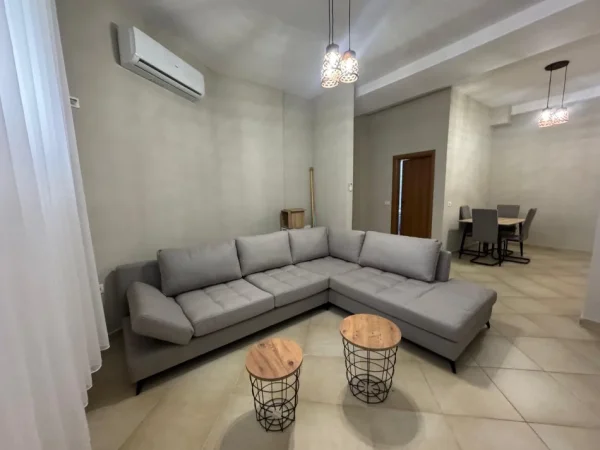 Tirane, jepet me qera apartament 2+1 Kati 0, 75 m² 350 € (Muahamet deliu)