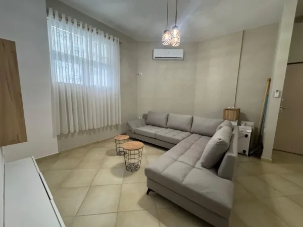 Tirane, jepet me qera apartament 2+1 Kati 0, 75 m² 350 € (Muahamet deliu)