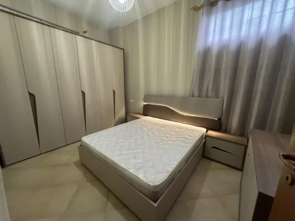 Tirane, jepet me qera apartament 2+1 Kati 0, 75 m² 350 € (Muahamet deliu)