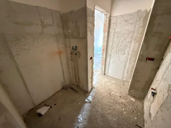 Tirane, shitet apartament 2+1 Kati 3, 93 m² 150.000 € (rruga 5 maji)