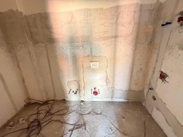 Tirane, shitet apartament 2+1 Kati 3, 93 m² 150.000 € (rruga 5 maji)