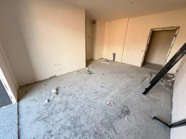 Tirane, shes apartament 2+1+Ballkon Kati 3, 93 m² 150.000 € (5 maji)