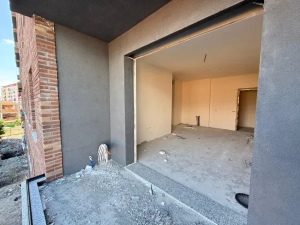 Tirane, shes apartament 2+1+Ballkon Kati 3, 93 m² 150.000 € (5 maji)