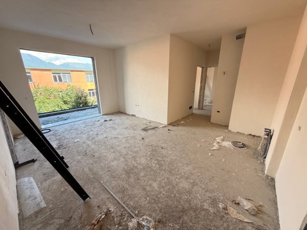 Tirane, shes apartament 2+1+Ballkon Kati 3, 93 m² 150.000 € (5 maji)
