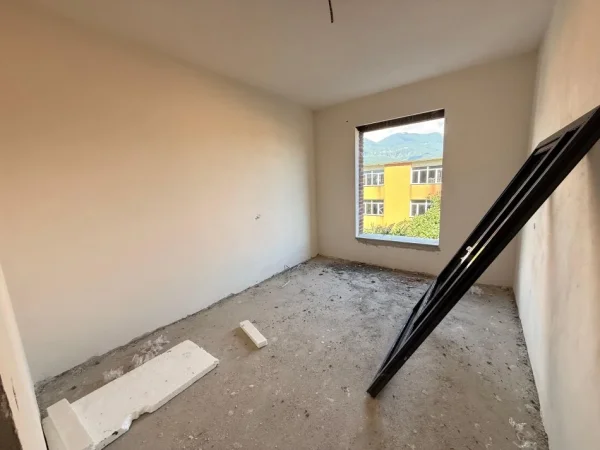 Tirane, shes apartament 2+1+Ballkon Kati 3, 93 m² 150.000 € (5 maji)