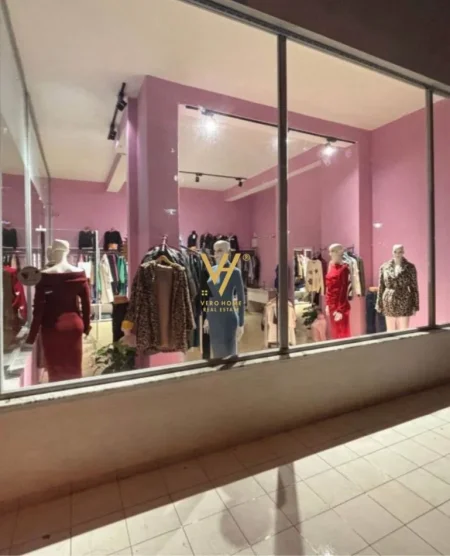 Tirane, shitet dyqan Kati 0, 59 m² 125.000 € (ASTIR)