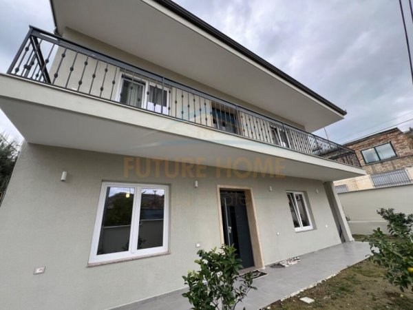 Durres, shitet shtepi 2+1 Kati 2, 260 m² 285.000 € 