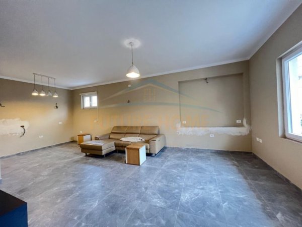 Durres, shitet shtepi 2+1 Kati 2, 260 m² 285.000 € 