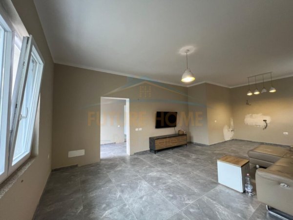 Durres, shitet shtepi 2+1 Kati 2, 260 m² 285.000 € 
