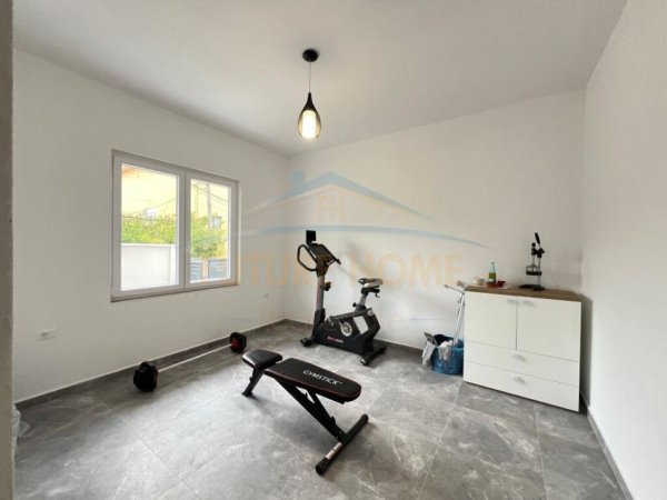 Durres, shitet shtepi 2+1 Kati 2, 260 m² 285.000 € 