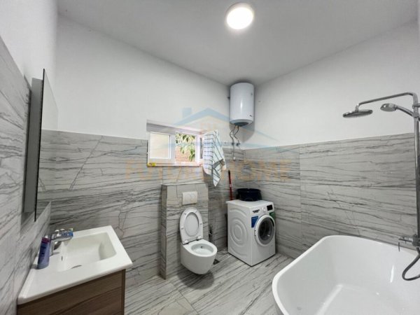 Durres, shitet shtepi 2+1 Kati 2, 260 m² 285.000 € 