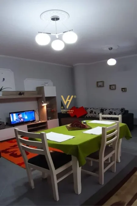 Tirane, jepet me qera apartament 1+1+Ballkon Kati 4, 70 m² 500 € (RRUGA NDRE MJEDA)