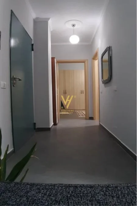 Tirane, jepet me qera apartament 1+1+Ballkon Kati 4, 70 m² 500 € (RRUGA NDRE MJEDA)