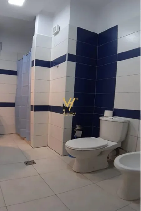 Tirane, jepet me qera apartament 1+1+Ballkon Kati 4, 70 m² 500 € (RRUGA NDRE MJEDA)