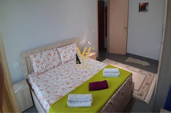 Tirane, jepet me qera apartament 1+1+Ballkon Kati 4, 70 m² 500 € (RRUGA NDRE MJEDA)