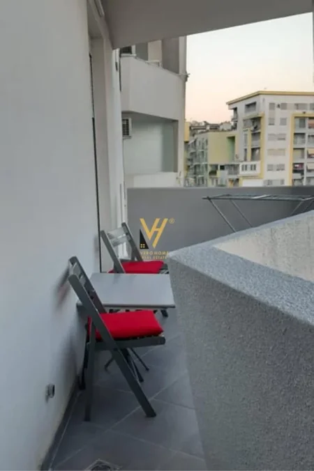 Tirane, jepet me qera apartament 1+1+Ballkon Kati 4, 70 m² 500 € (RRUGA NDRE MJEDA)