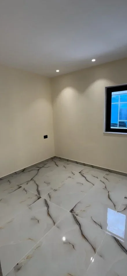 Tirane, jepet me qera Vile Kati 2, 80 m² 1.000 € (ambasada amerikane)