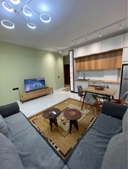 Shqiperi, jepet me qera apartament 1+1 Kati 3, 60 m² 550 € (Rruga Xhorxh Washington)