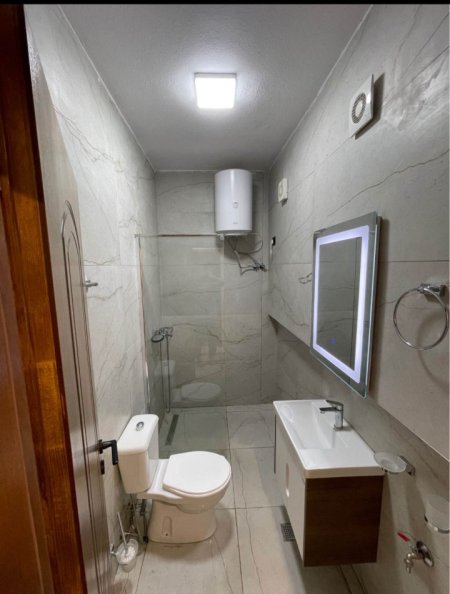 Shqiperi, jepet me qera apartament 1+1 Kati 3, 60 m² 550 € (Rruga Xhorxh Washington)