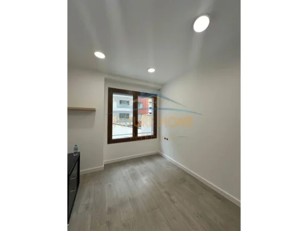 Tirane, jepet me qera ambjent biznesi Kati 0, 125 m² 1.200 € (Garden Residence Turdiu)