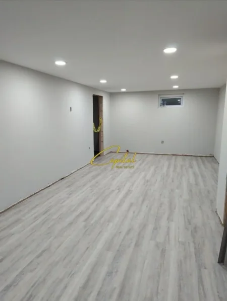 Tirane, jepet me qera ambjent biznesi Kati 0, 70 m² 1.500 € (ASTIR)