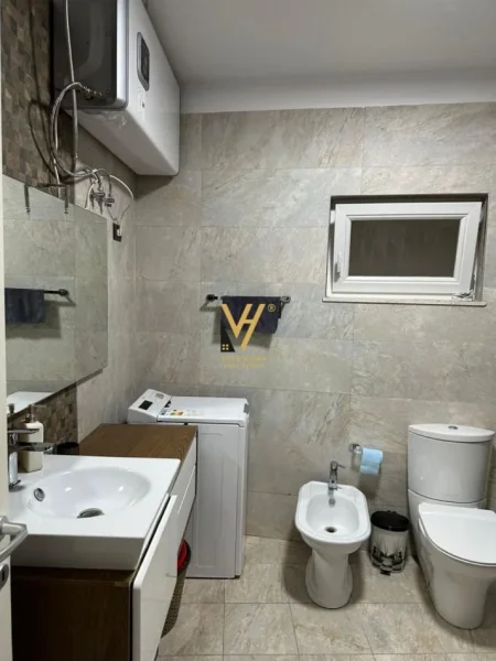 Tirane, jepet me qera apartament 1+1+Ballkon Kati 2, 75 m² 600 € (LIQENI I THATE)