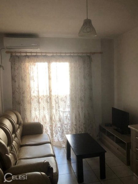 Tirane, jepet me qera apartament 1+1+Ballkon Kati 3, 60 m² 400 € (XHAMLLIK)