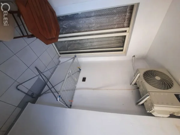 Tirane, jepet me qera apartament 1+1+Ballkon Kati 3, 60 m² 400 € (XHAMLLIK)