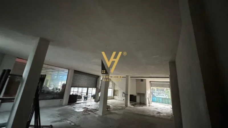 Tirane, jepet me qera magazine Kati 0, 180 m² 1.200 € (ISH FUSHA E AVIACIONIT)