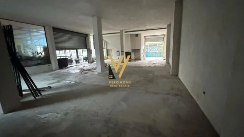 Tirane, jepet me qera magazine Kati 0, 180 m² 1.200 € (ISH FUSHA E AVIACIONIT)