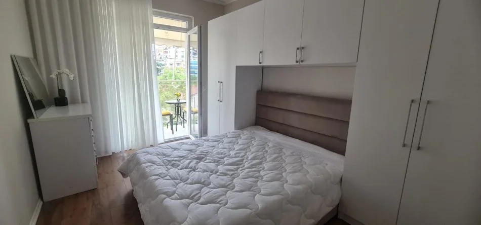 Tirane, jepet me qera apartament 1+1+Aneks+Ballkon Kati 5, 50 m² 500 € (rruga e kavajes)