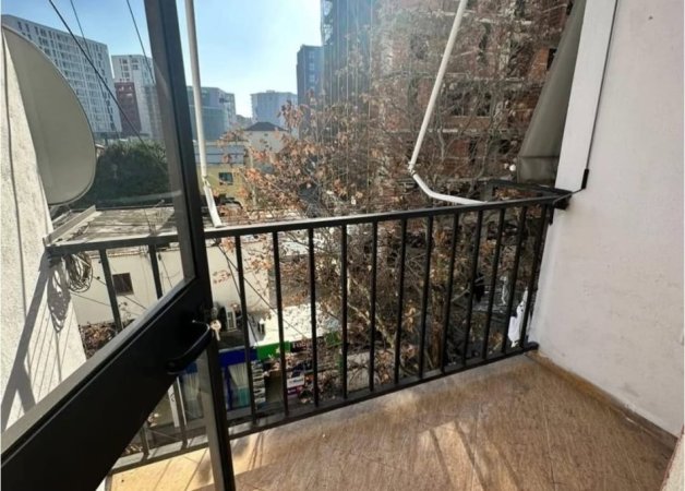 Tirane, jepet me qera apartament 1+1 Kati 2, 55 m² 400 € (5 maji)