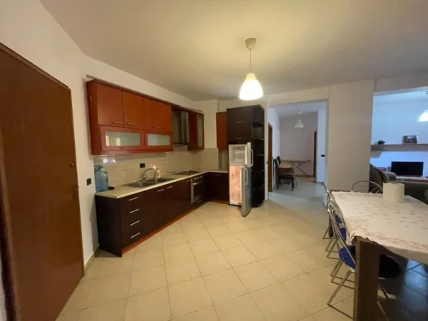 Tirane, jepet me qera apartament 2+1 Kati 4, 100 m² 400 € (Astir)