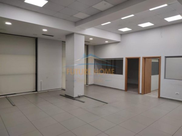 Tirane, jepet me qera ambjent biznesi Kati 1, 110 m² 1.200 € (KRISTAL CENTER)