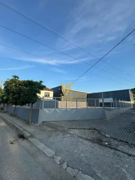 Tirane, jepet me qera magazine Kati 0, 160 m² 1.300 € (YRSHEK)