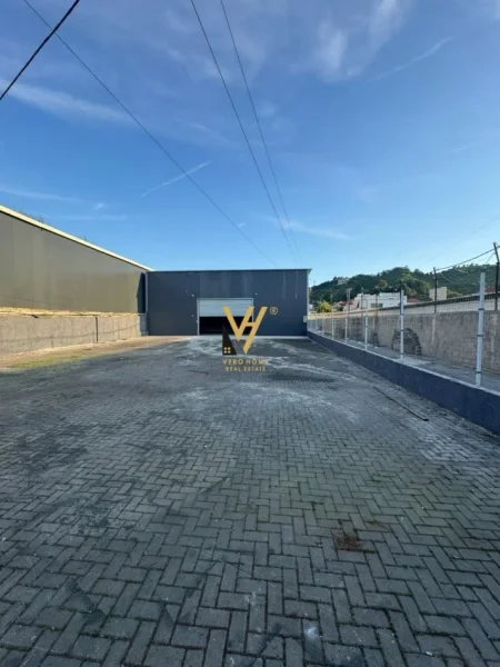 Tirane, jepet me qera magazine Kati 0, 160 m² 1.300 € (YRSHEK)