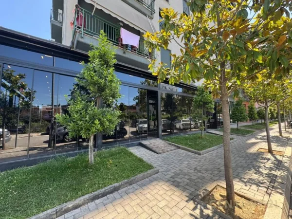 Tirane, shes ambjent biznesi Kati 0, 190 m² 370.000 € (Green City)