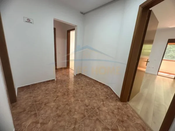 Tirane, jepet me qera zyre Kati 1, 100 m² 850 € (RRUGA E BOGDANEVE)